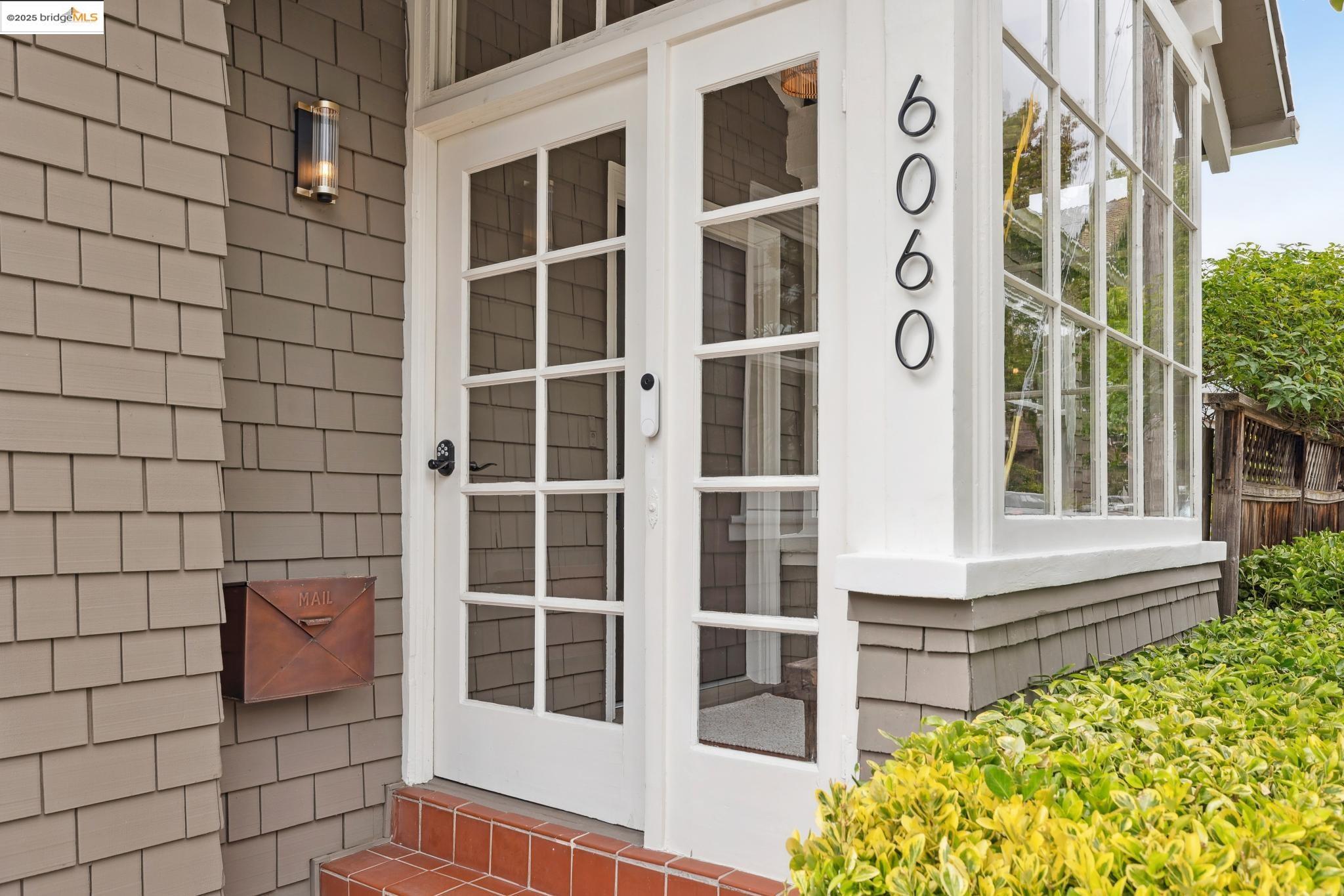 6060 Harwood Avenue, Oakland