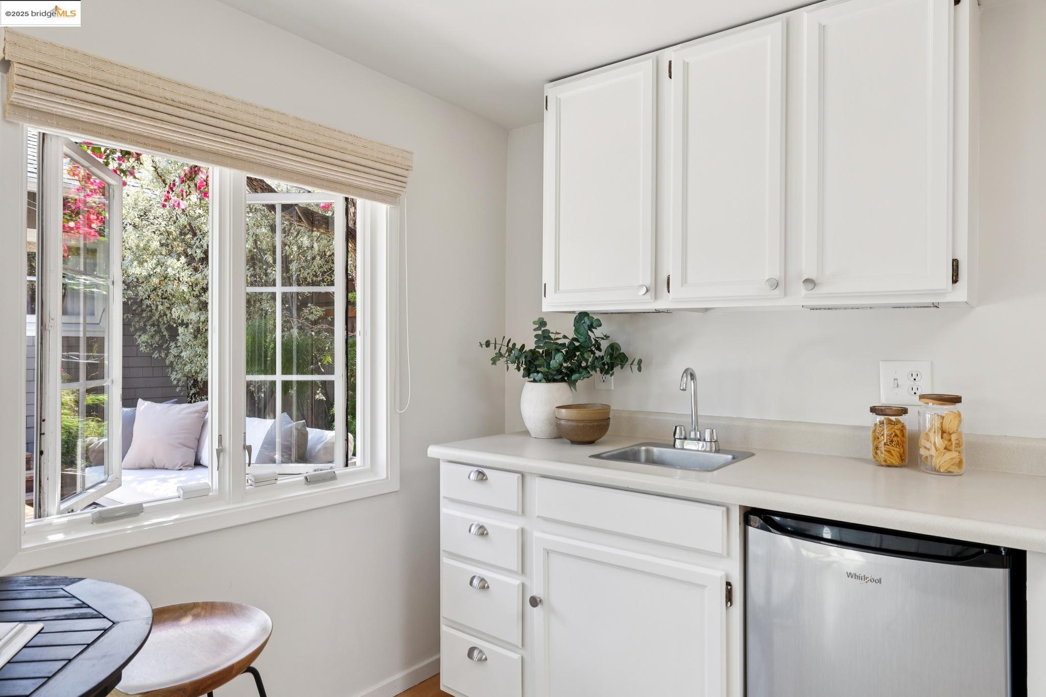 6060 Harwood Avenue, Oakland