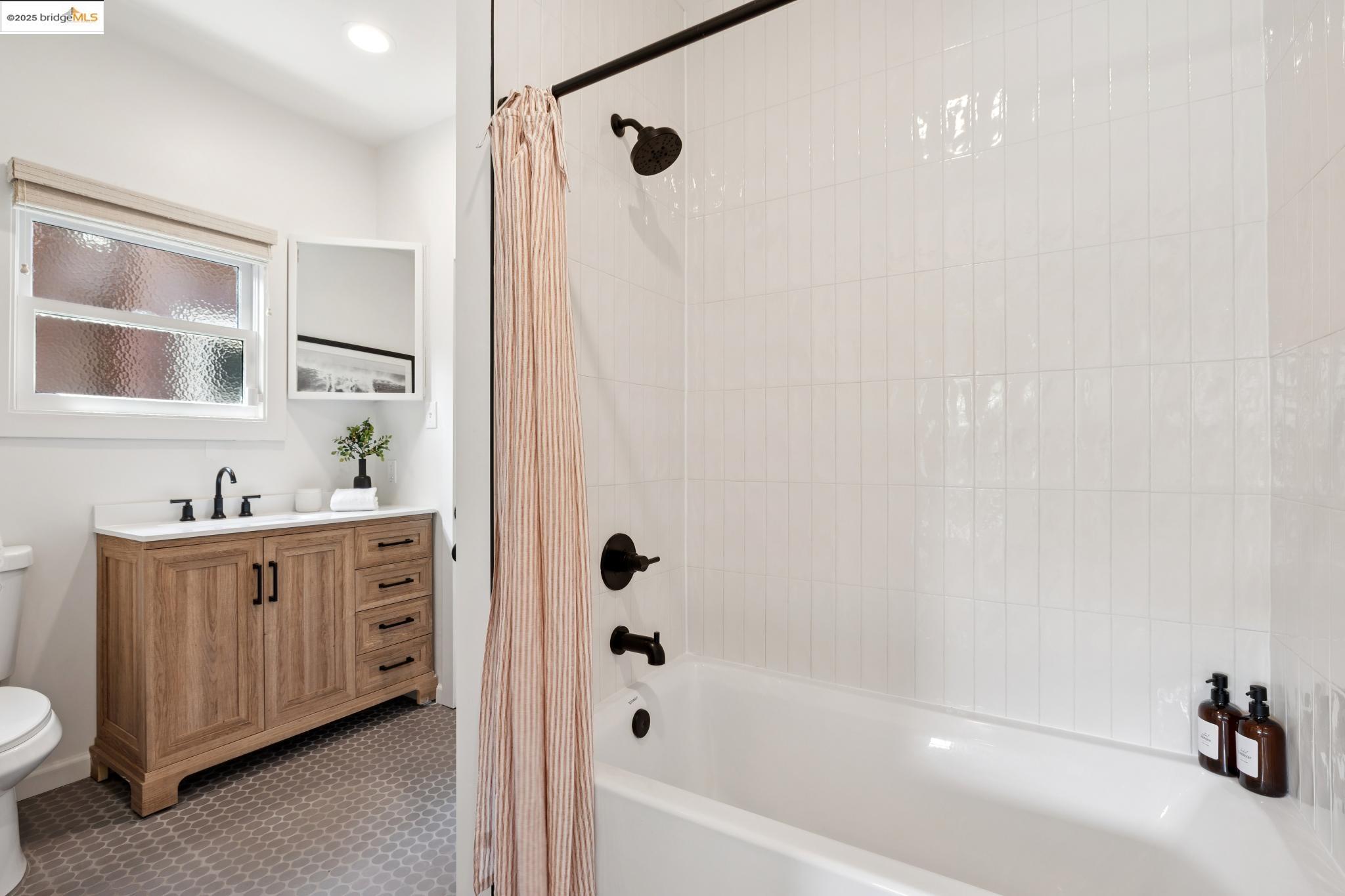 6060 Harwood Avenue, Oakland