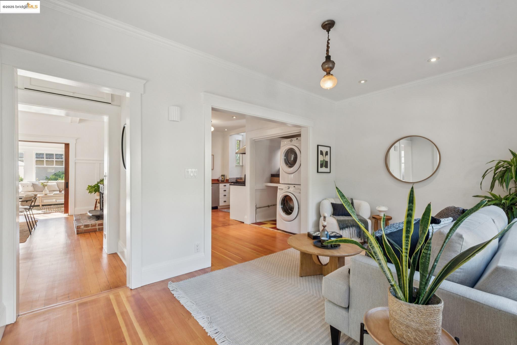 1141 Oxford St