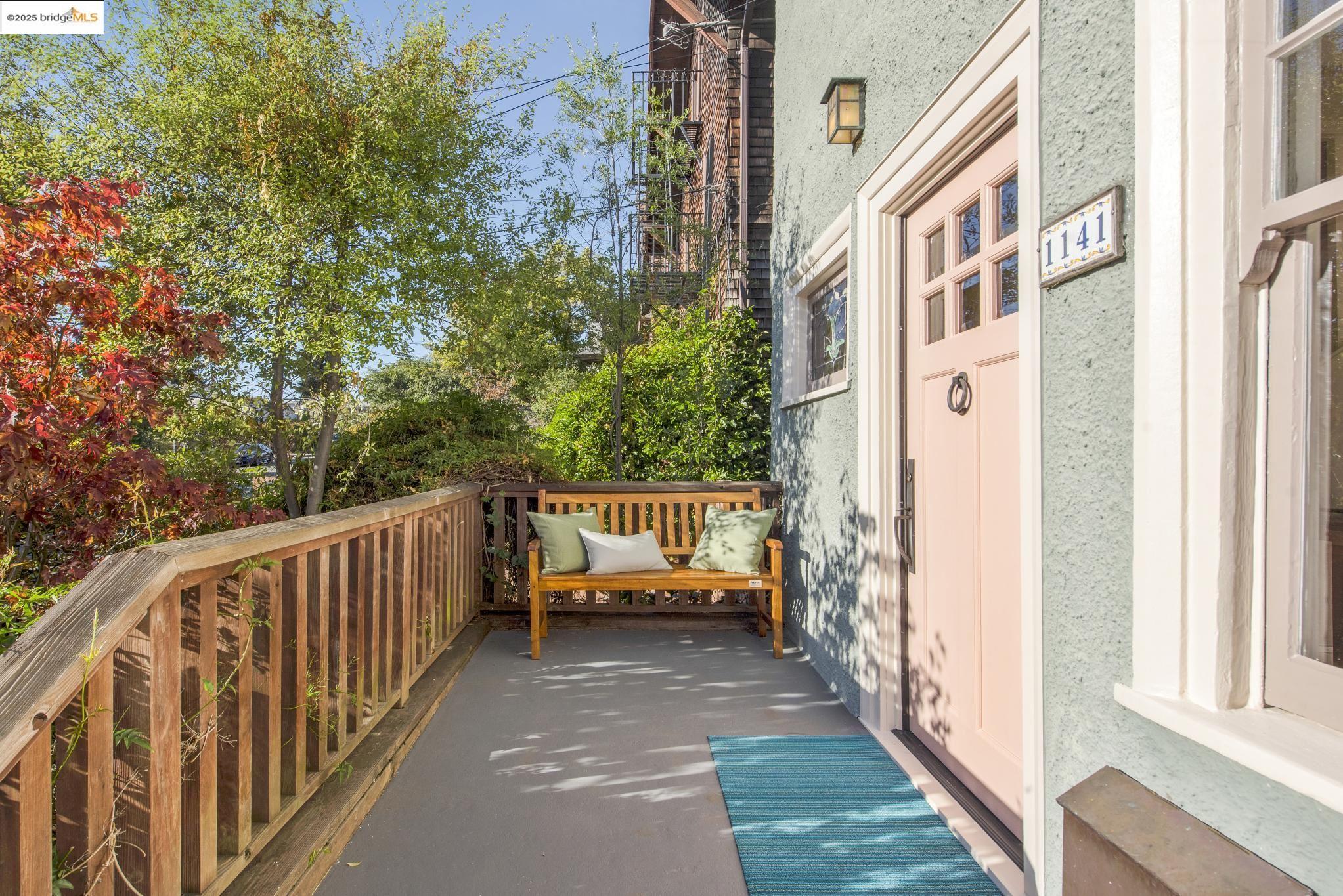 1141 Oxford St