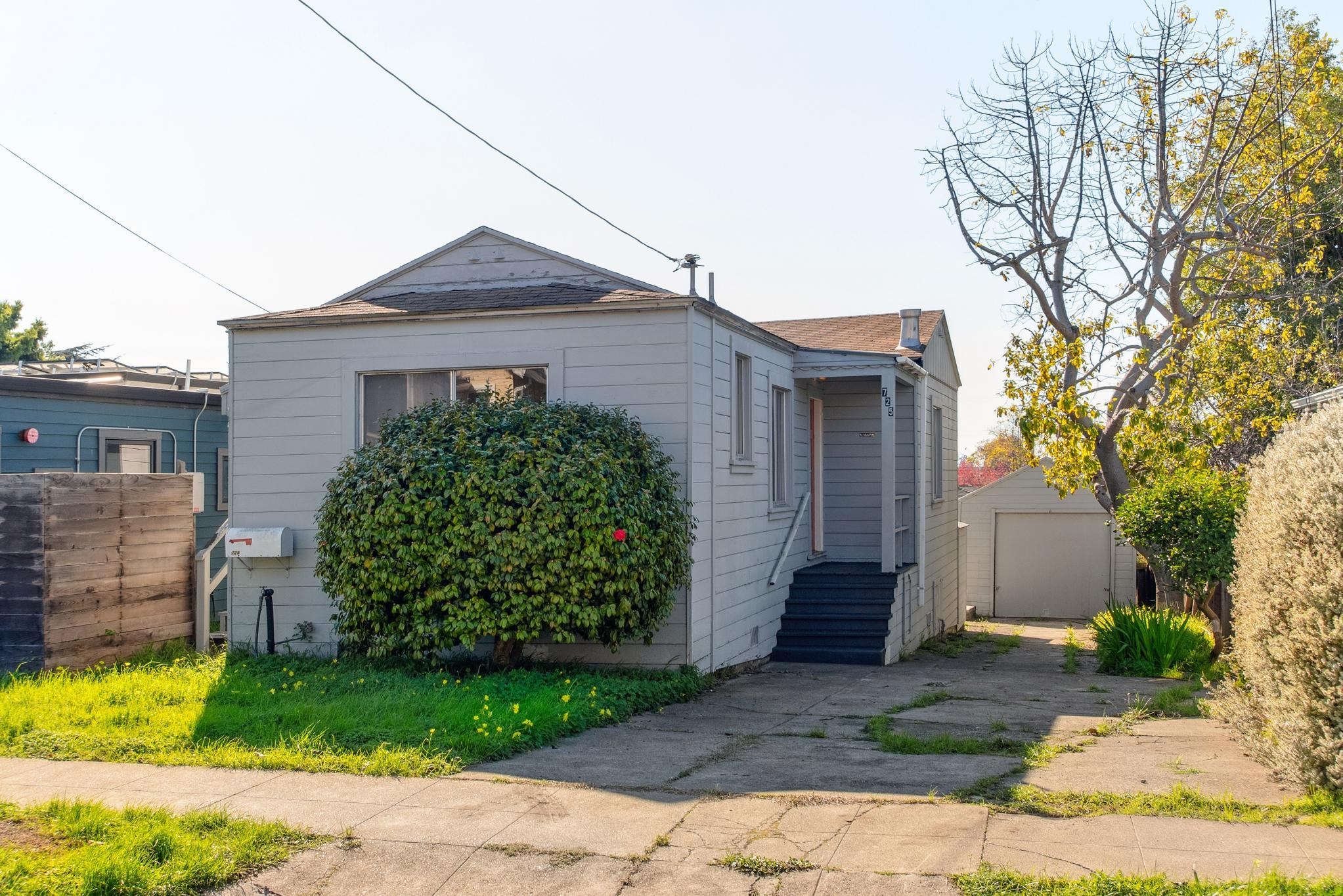 725 Pomona Ave