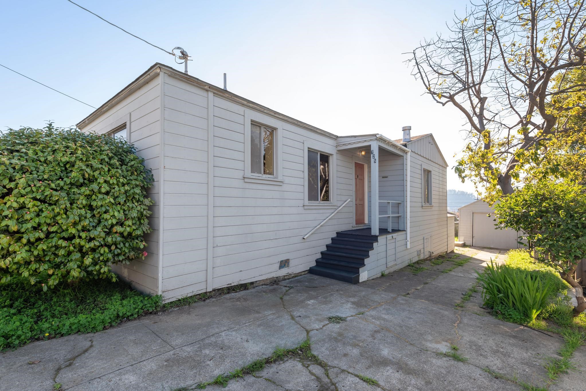 725 Pomona Ave