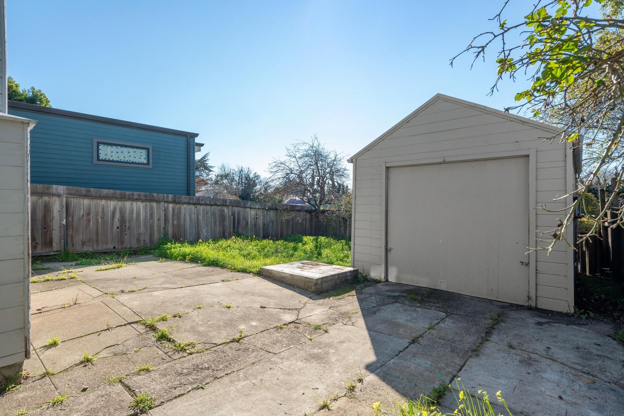 725 Pomona Ave