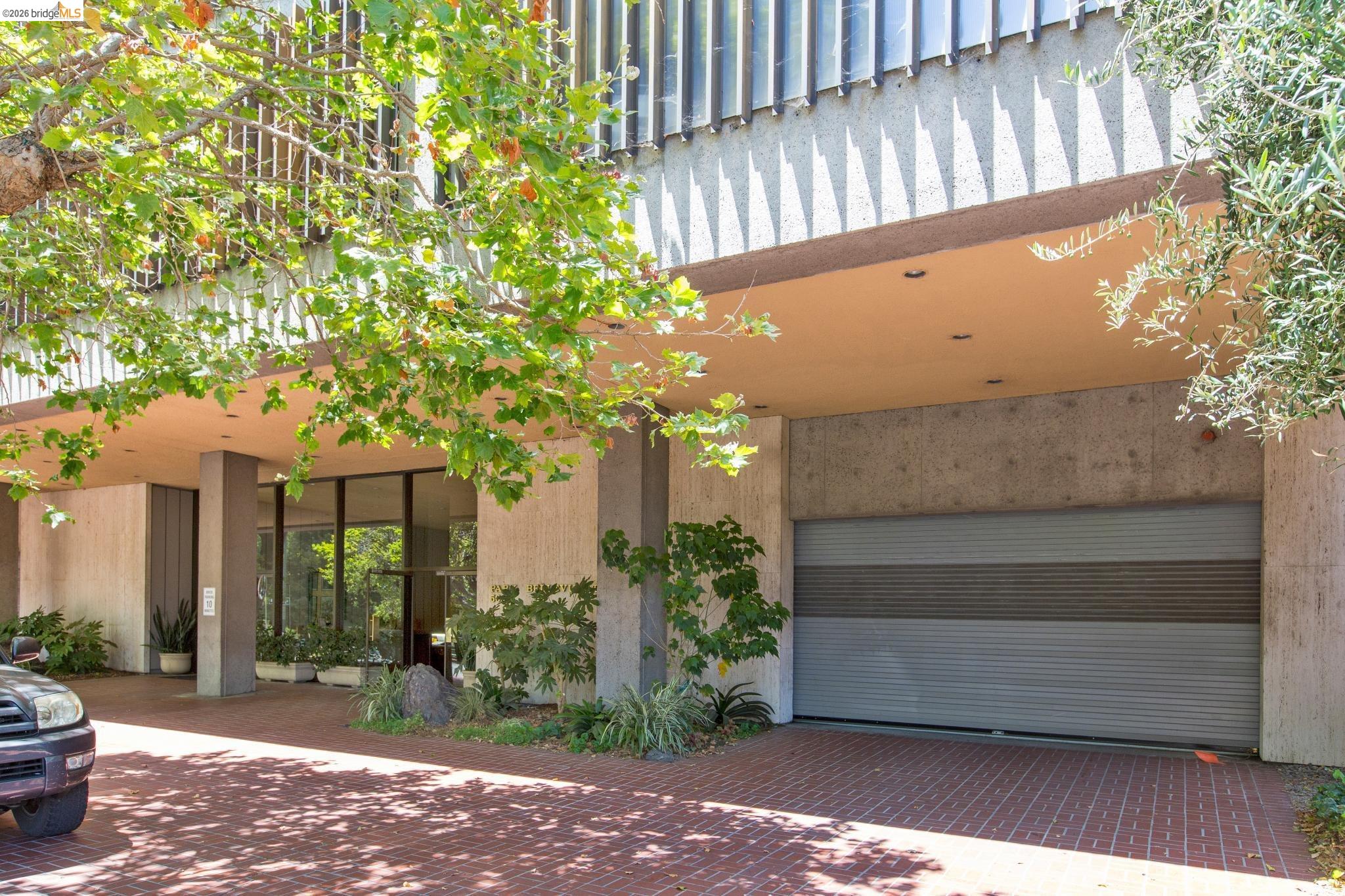 565 Bellevue Ave # 806