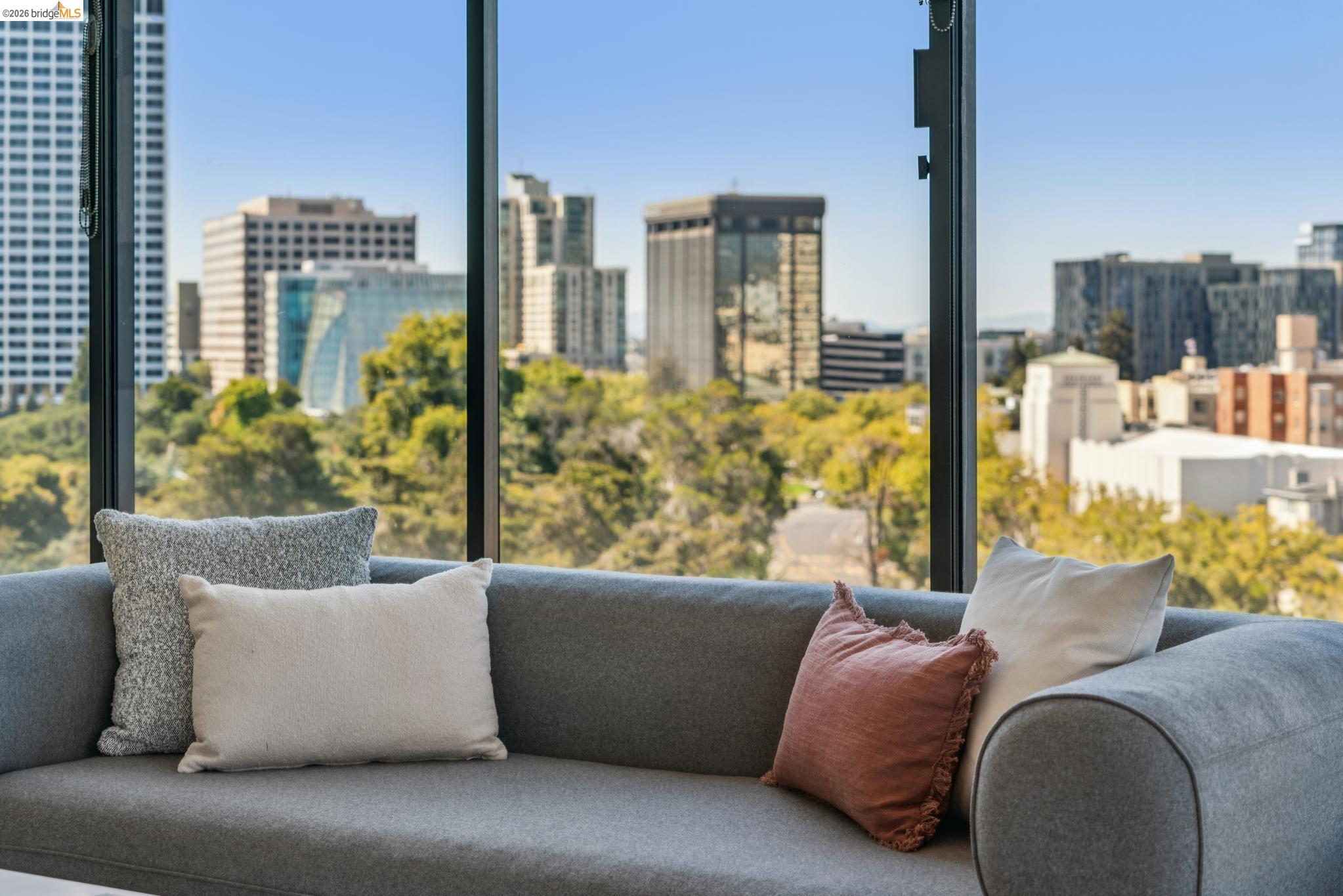 565 Bellevue Ave # 806