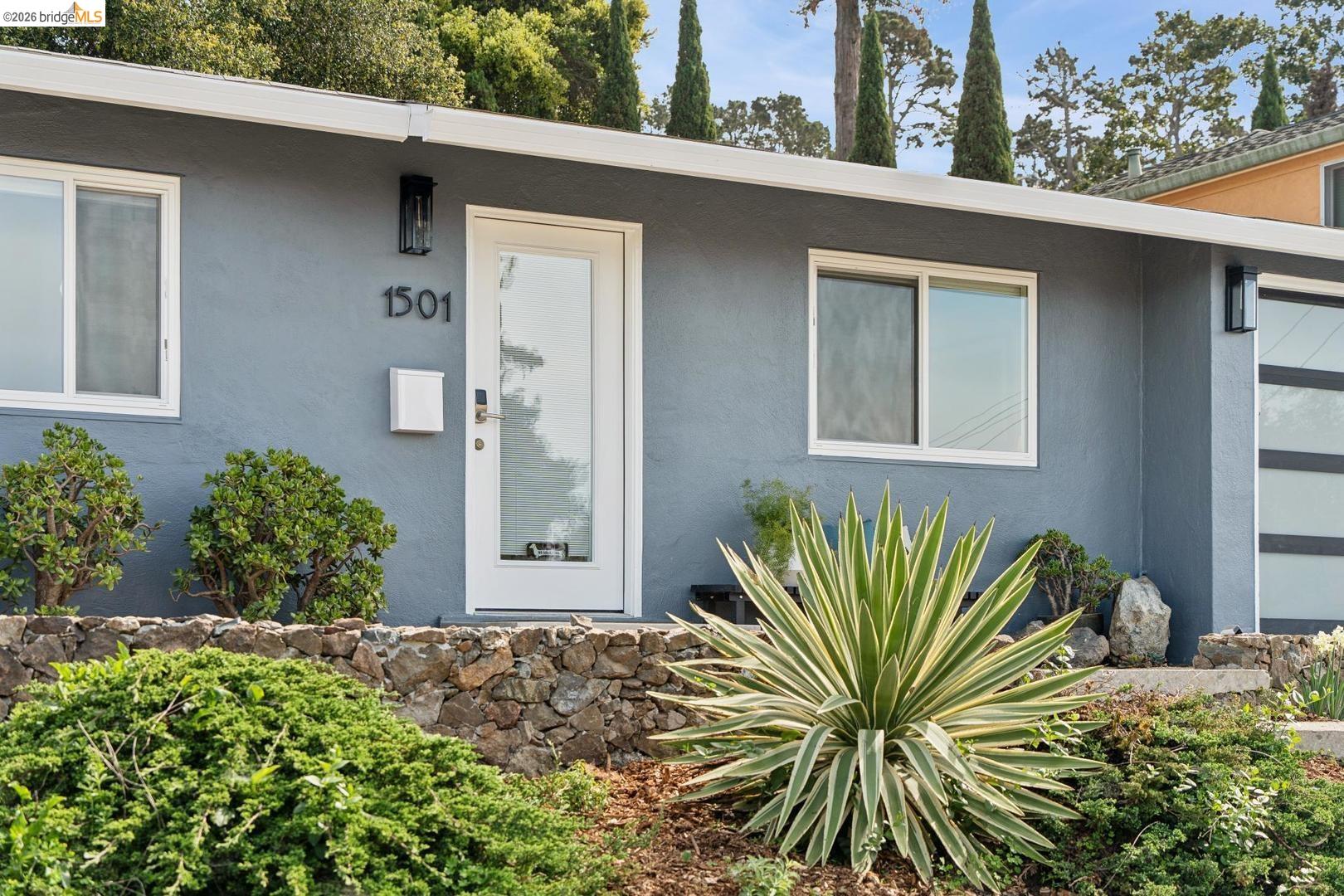 1501 Fairview AVE