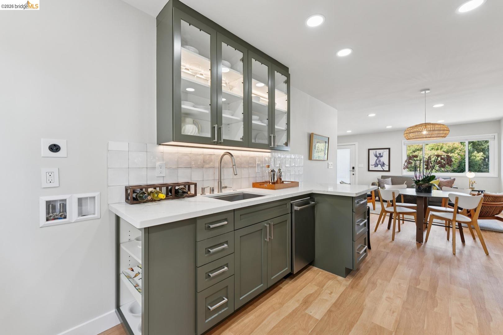 1501 Fairview AVE