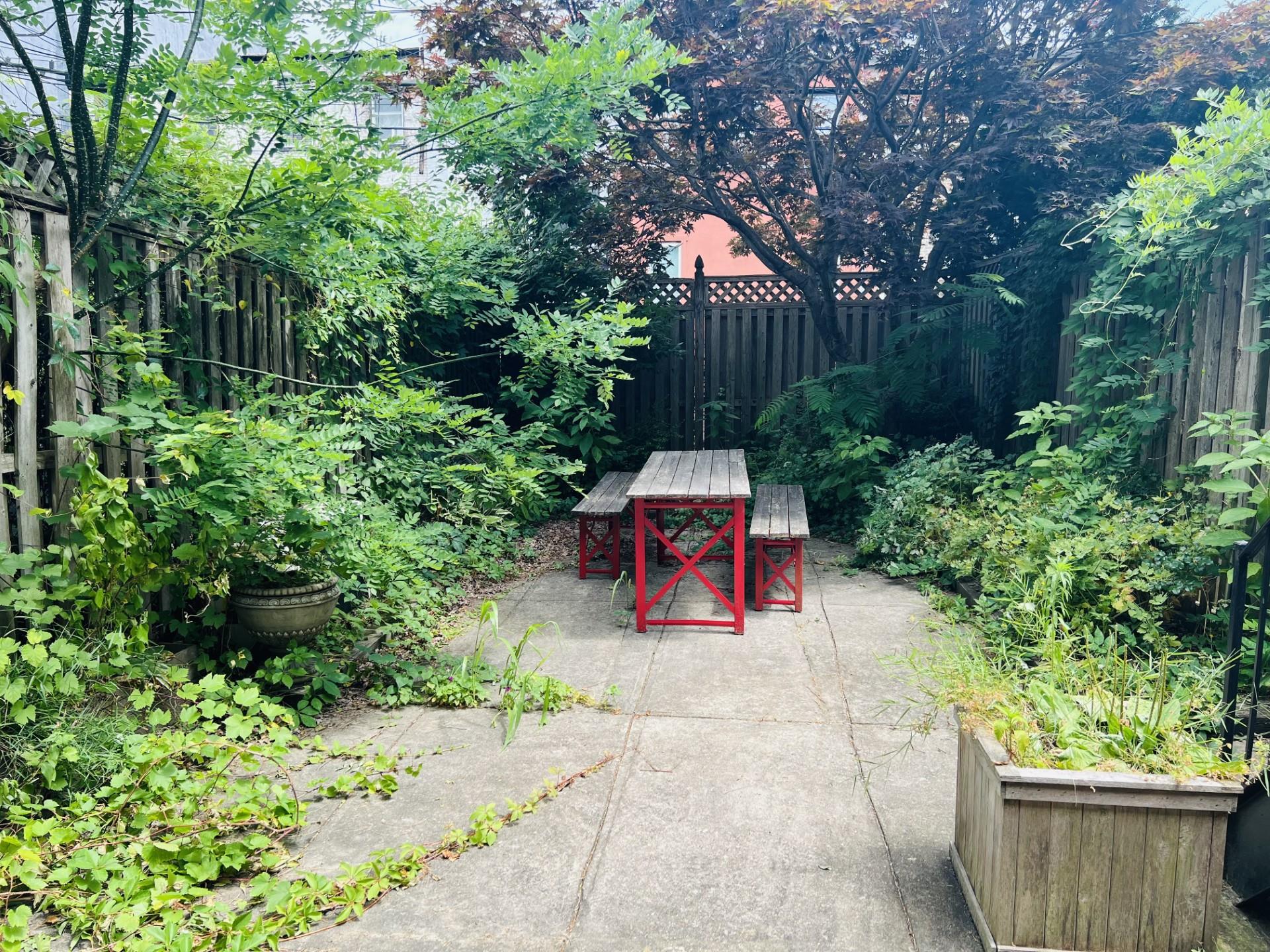 687 PRESIDENT Street GARDEN