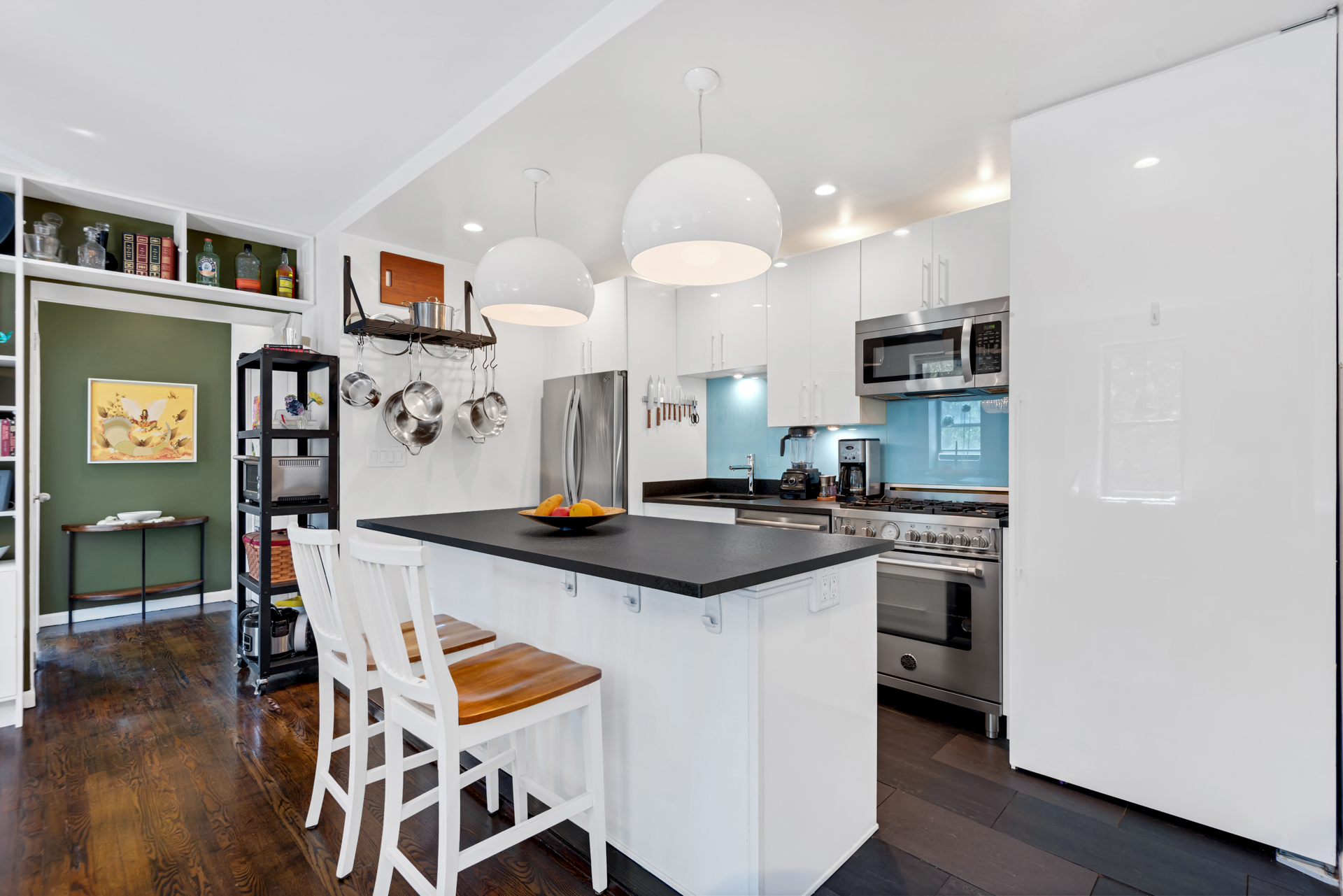 341 6TH Street 1F