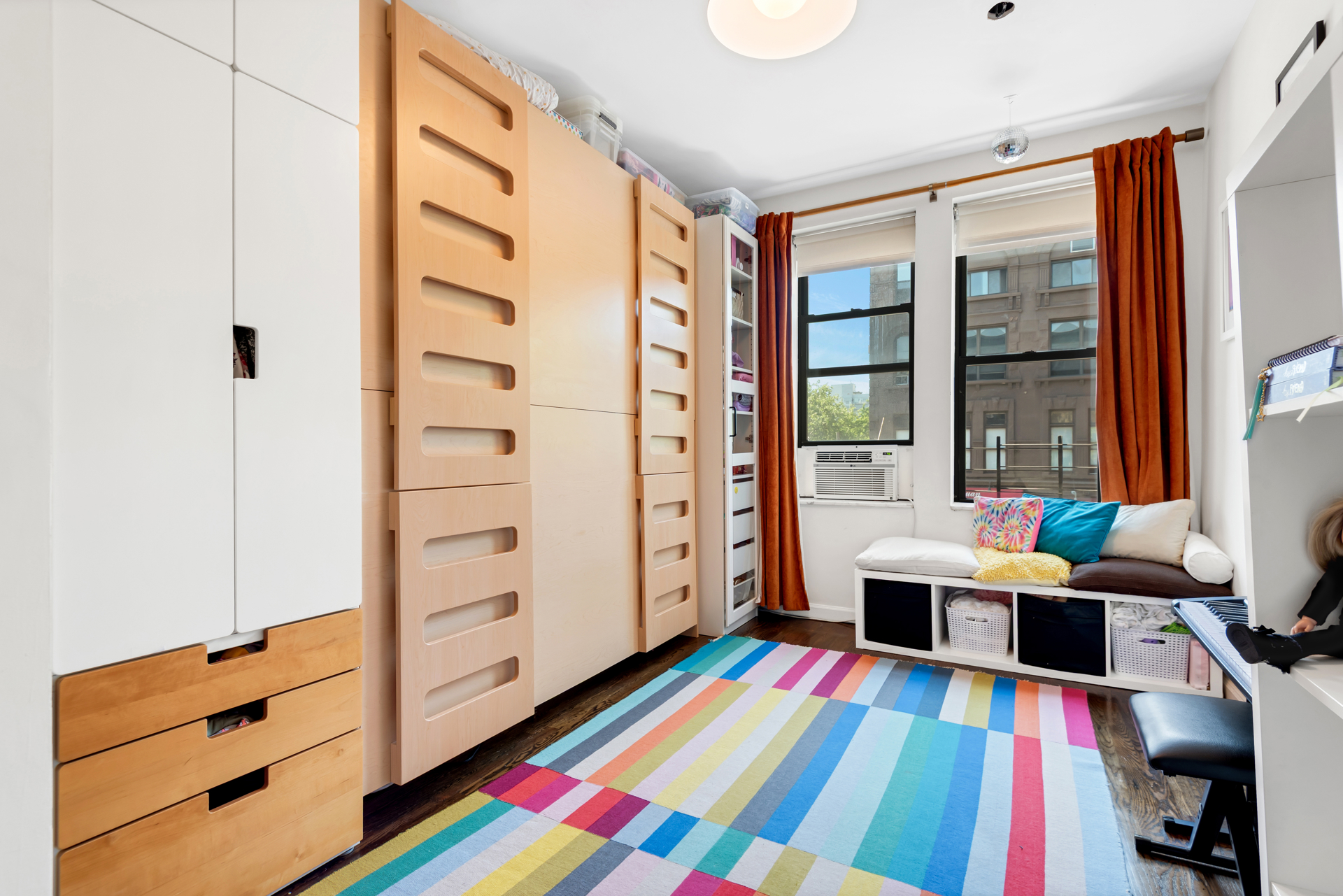 341 6TH Street 1F