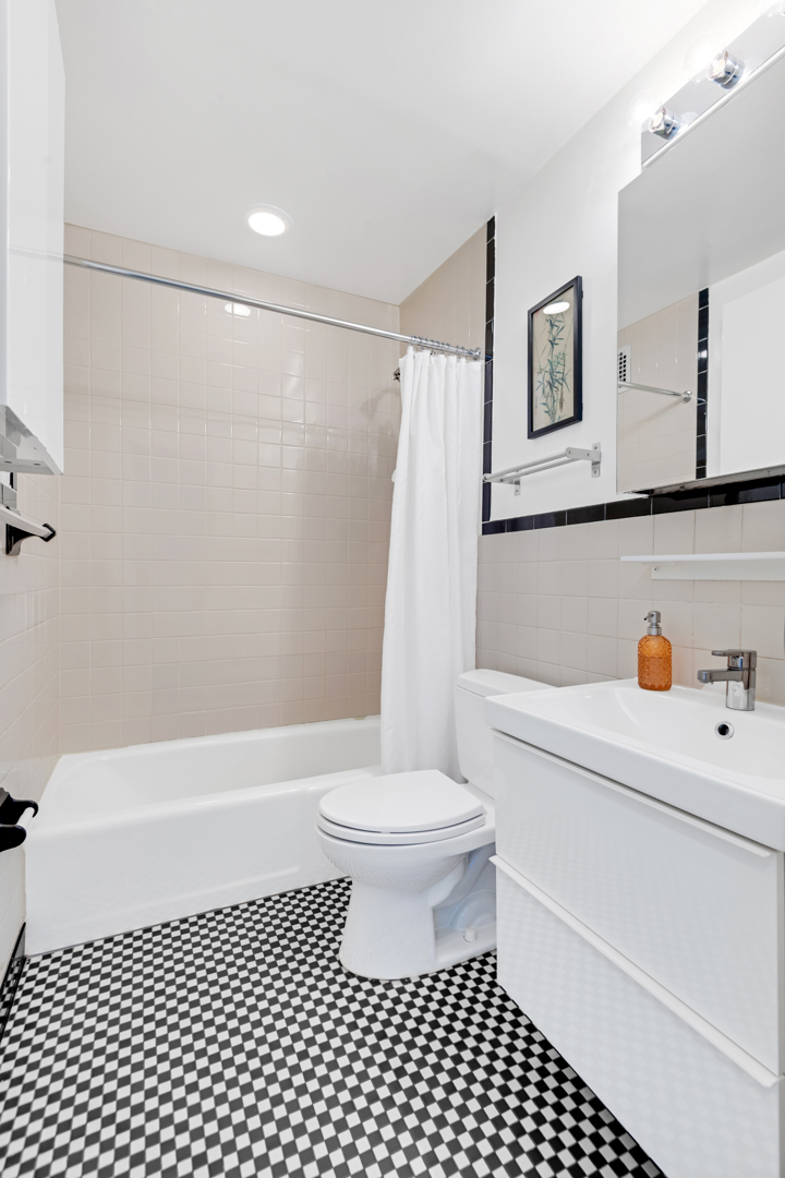 341 6TH Street 1F