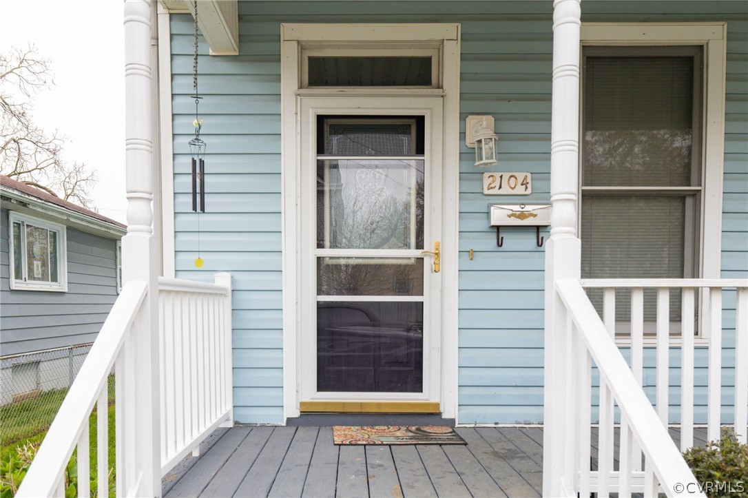 2104 Chicago Ave