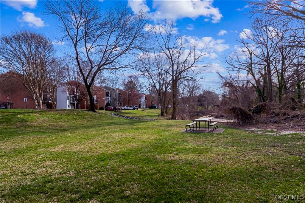 21 Rock Garden Ln