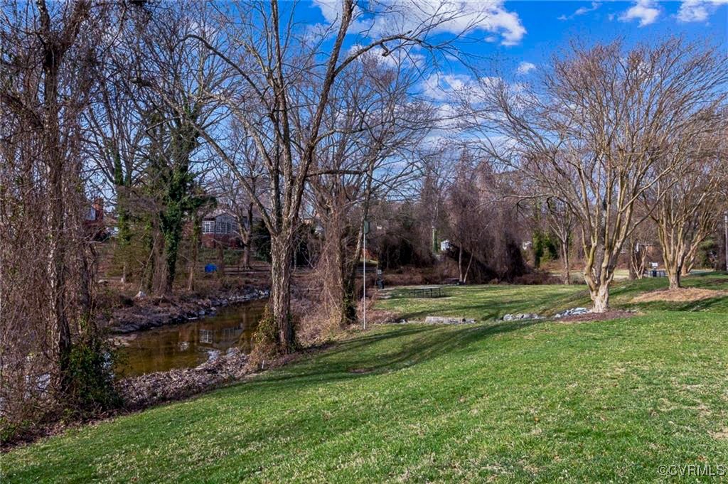 21 Rock Garden Ln