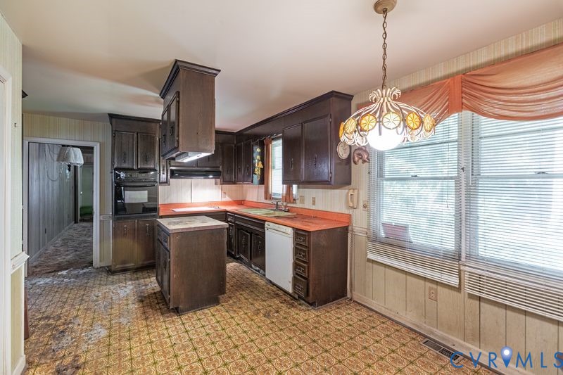 1801 Tudor Ln
