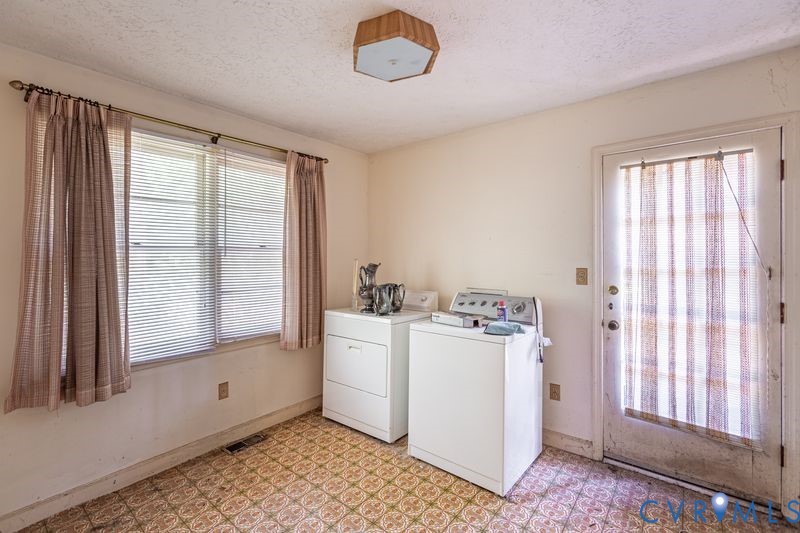 1801 Tudor Ln