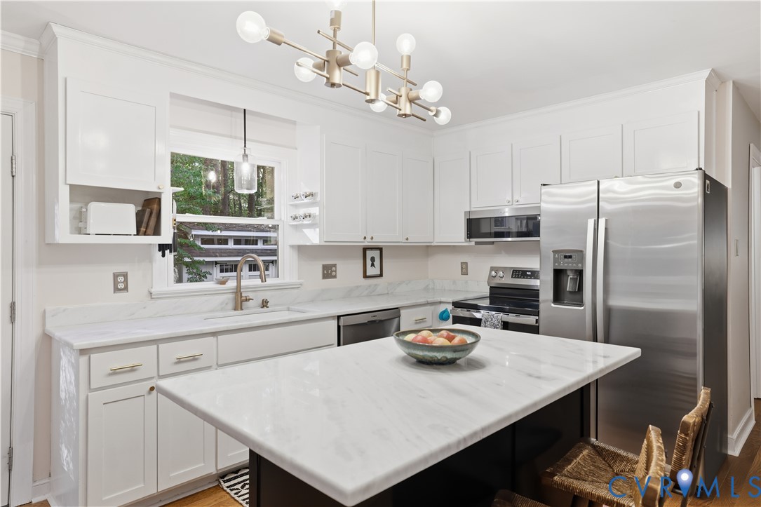 1102 Sunview Ct