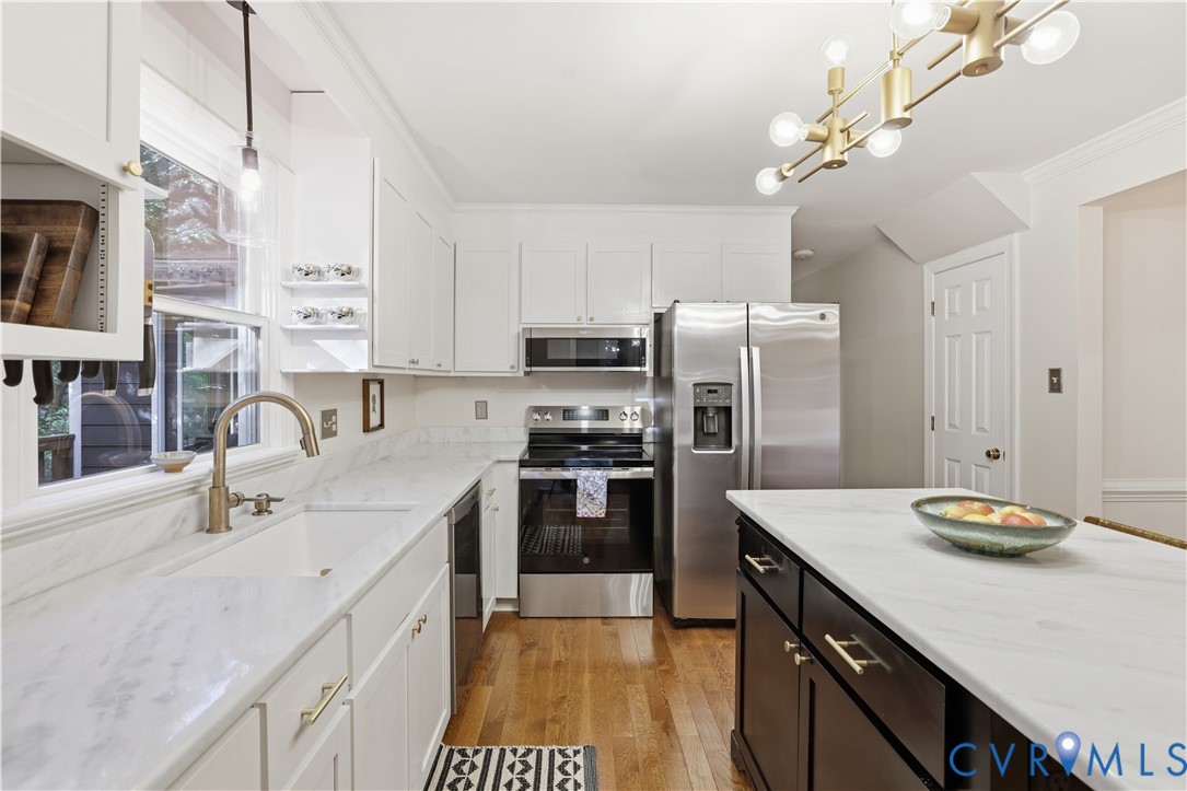 1102 Sunview Ct