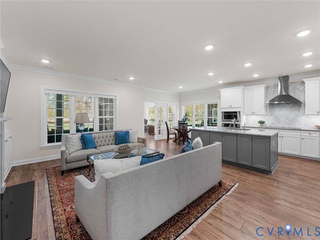 308 Piping Rock Rd