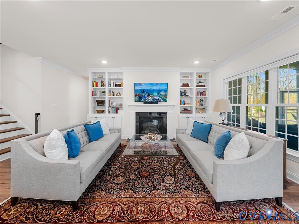 308 Piping Rock Rd