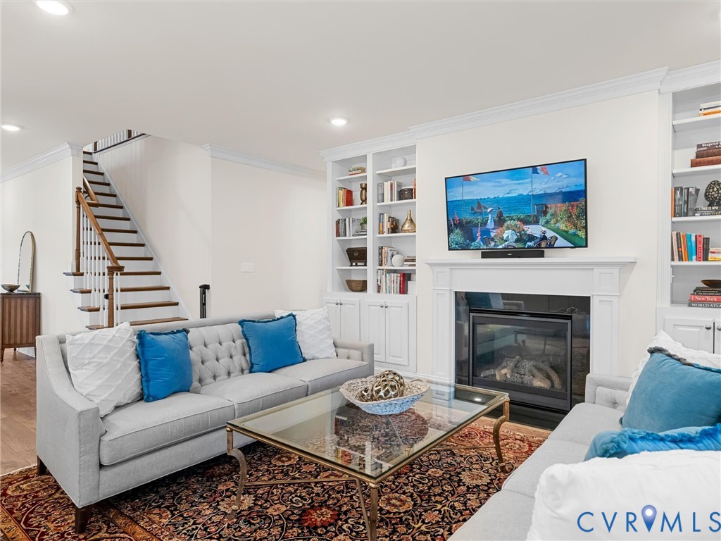 308 Piping Rock Rd