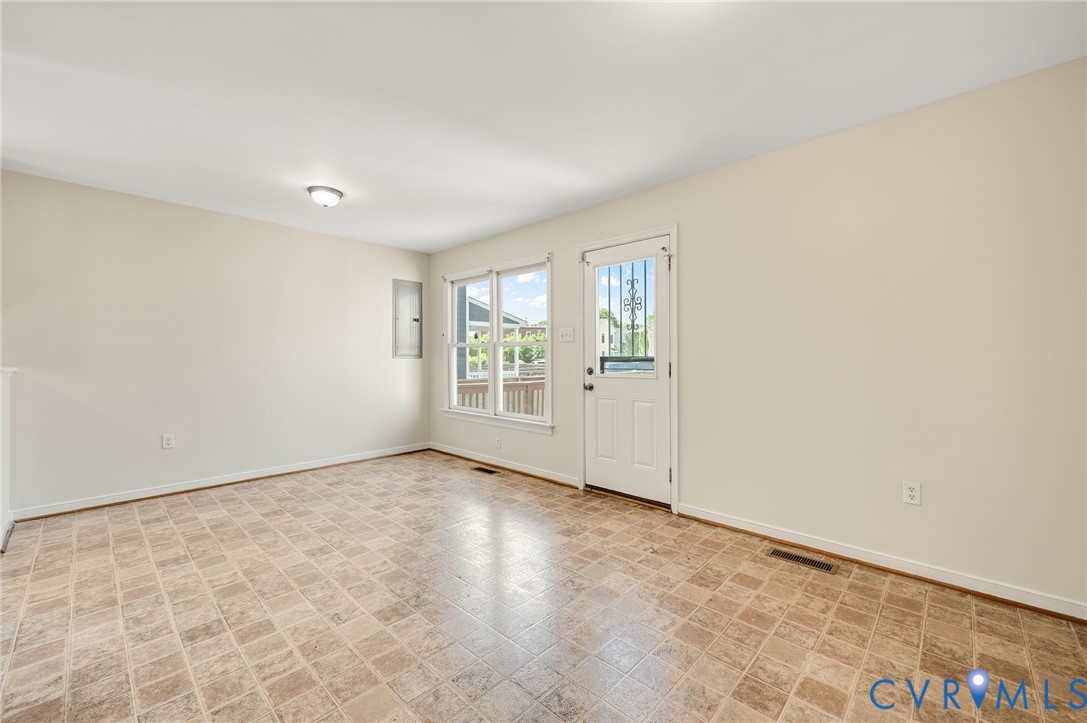 1211 1/2 W Leigh St