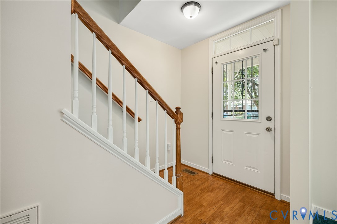 1211 1/2 W Leigh St