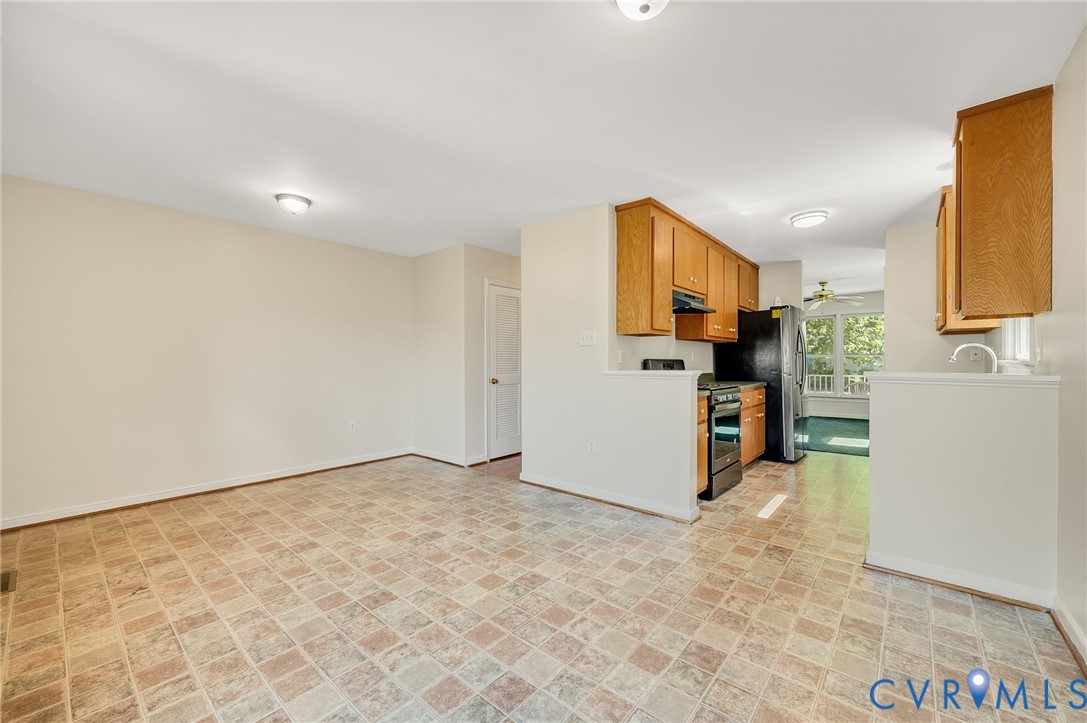 1211 1/2 W Leigh St