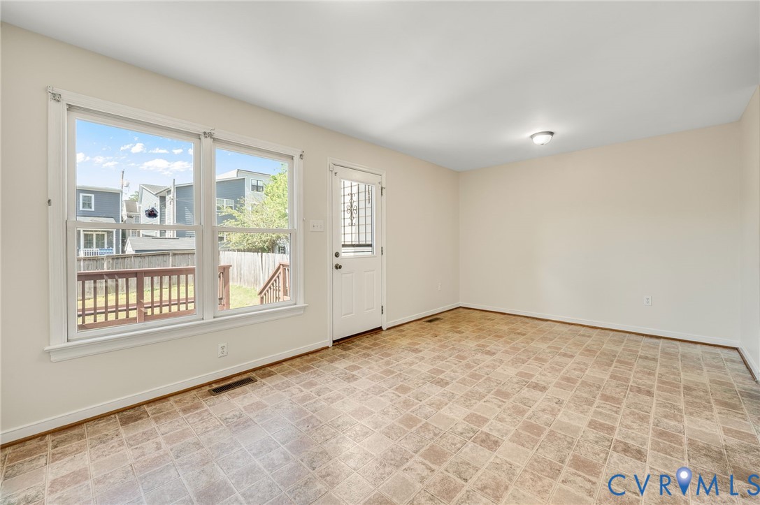 1211 1/2 W Leigh St