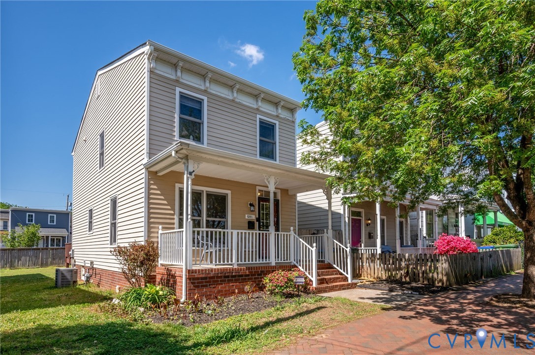 1211 1/2 W Leigh St