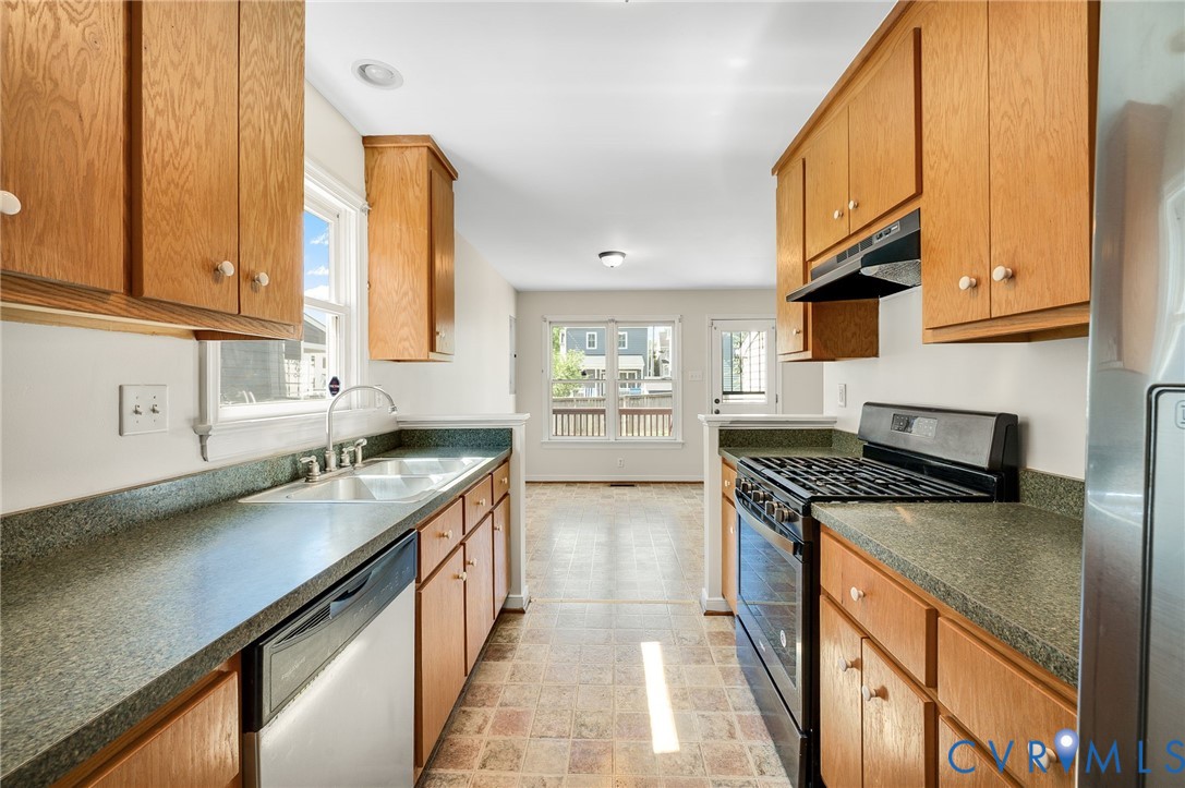 1211 1/2 W Leigh St