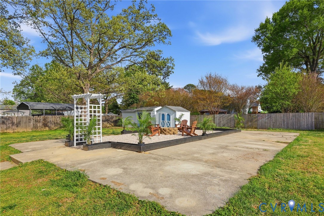 4319 Hollywood Dr