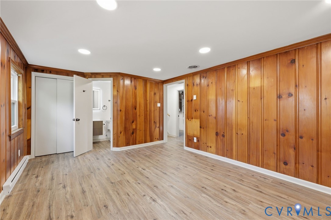 4319 Hollywood Dr