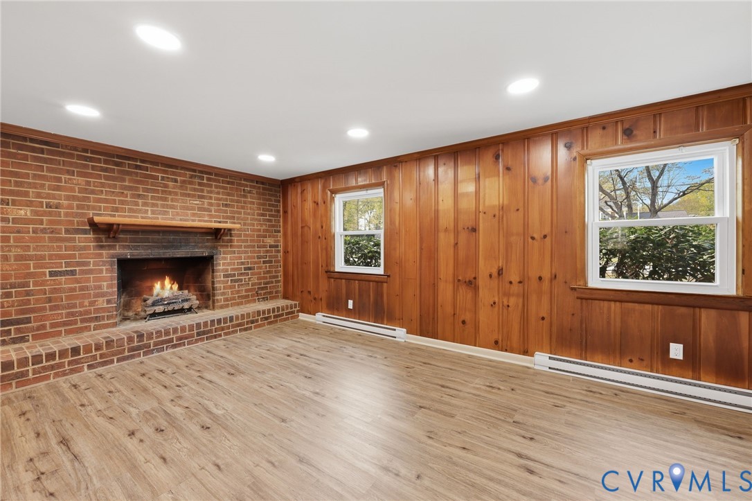 4319 Hollywood Dr