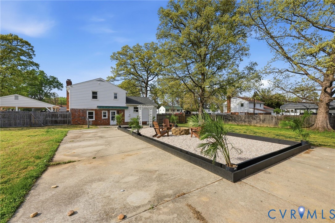 4319 Hollywood Dr