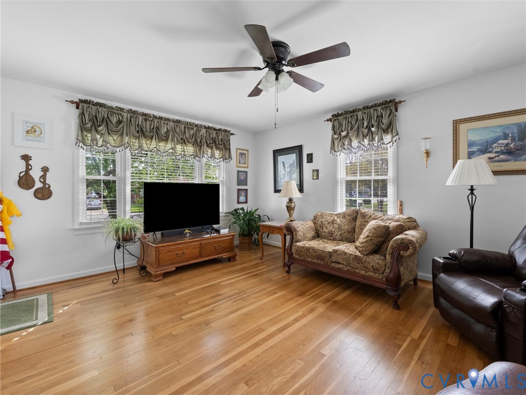 9118 Huron Ave