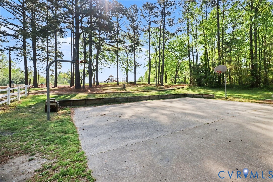 12240 Bunya Ln