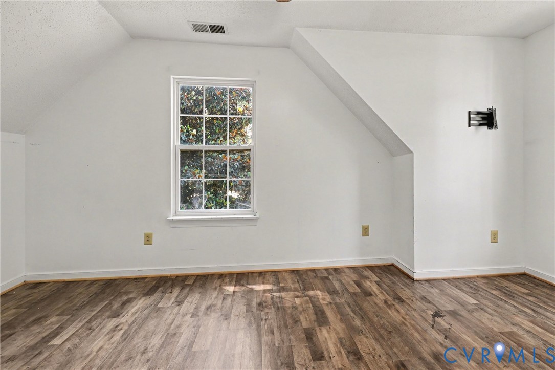 931 Hunters Run Dr