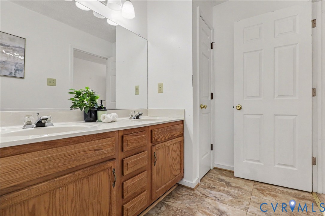 931 Hunters Run Dr