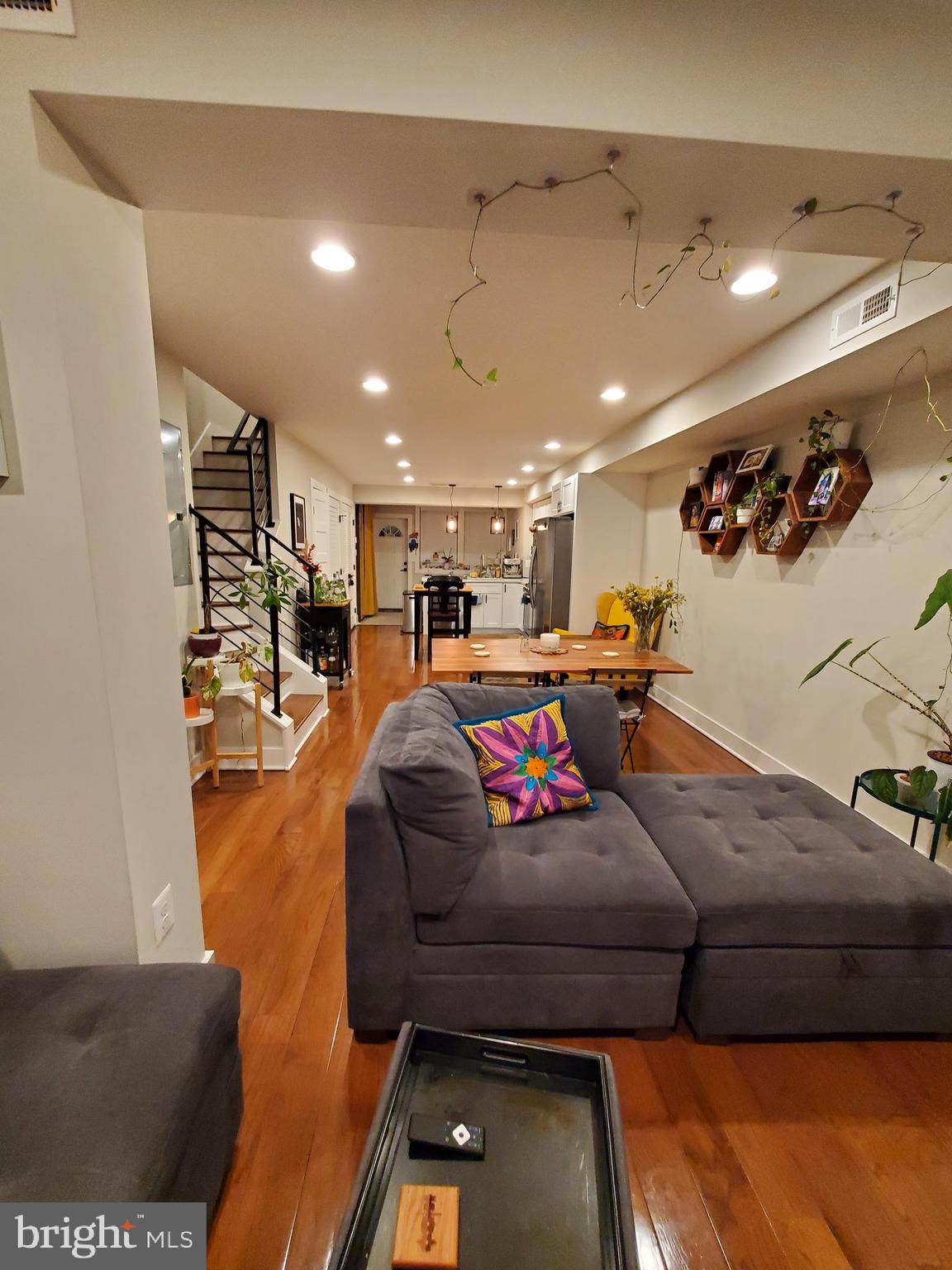 328 36TH STREET NE