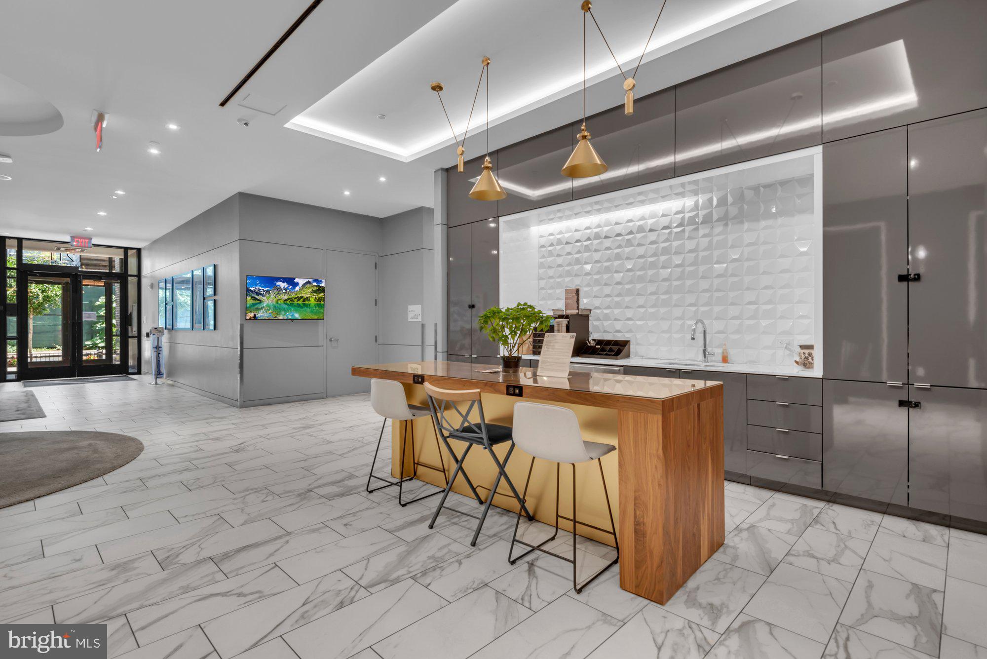 1211 VAN STREET SE 1014