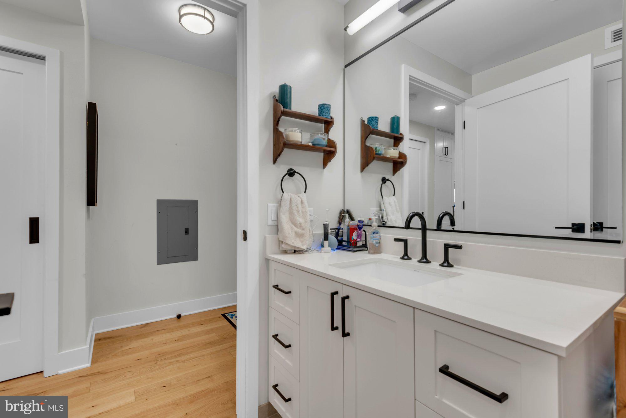 1211 VAN STREET SE 1014
