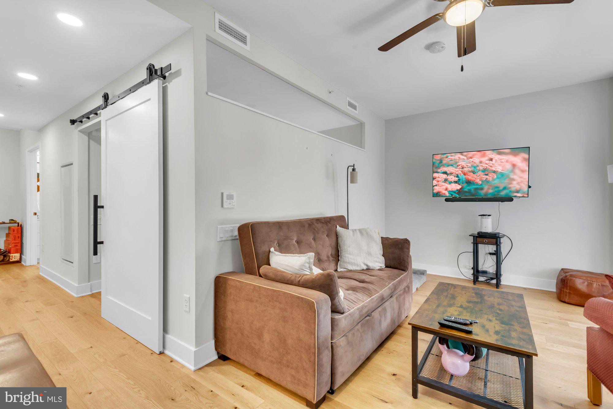 1211 VAN STREET SE 1014