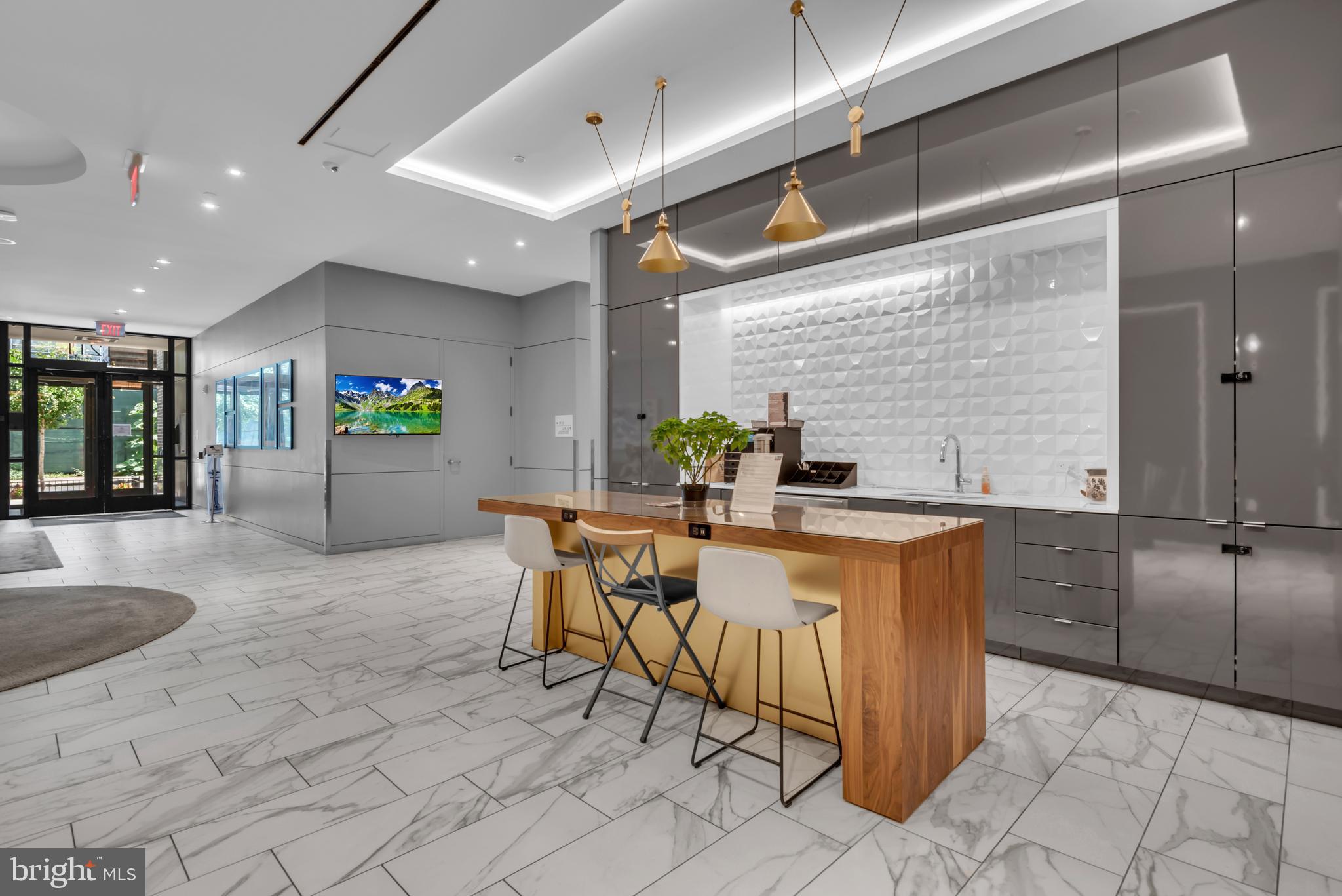1211 VAN STREET SE 1014