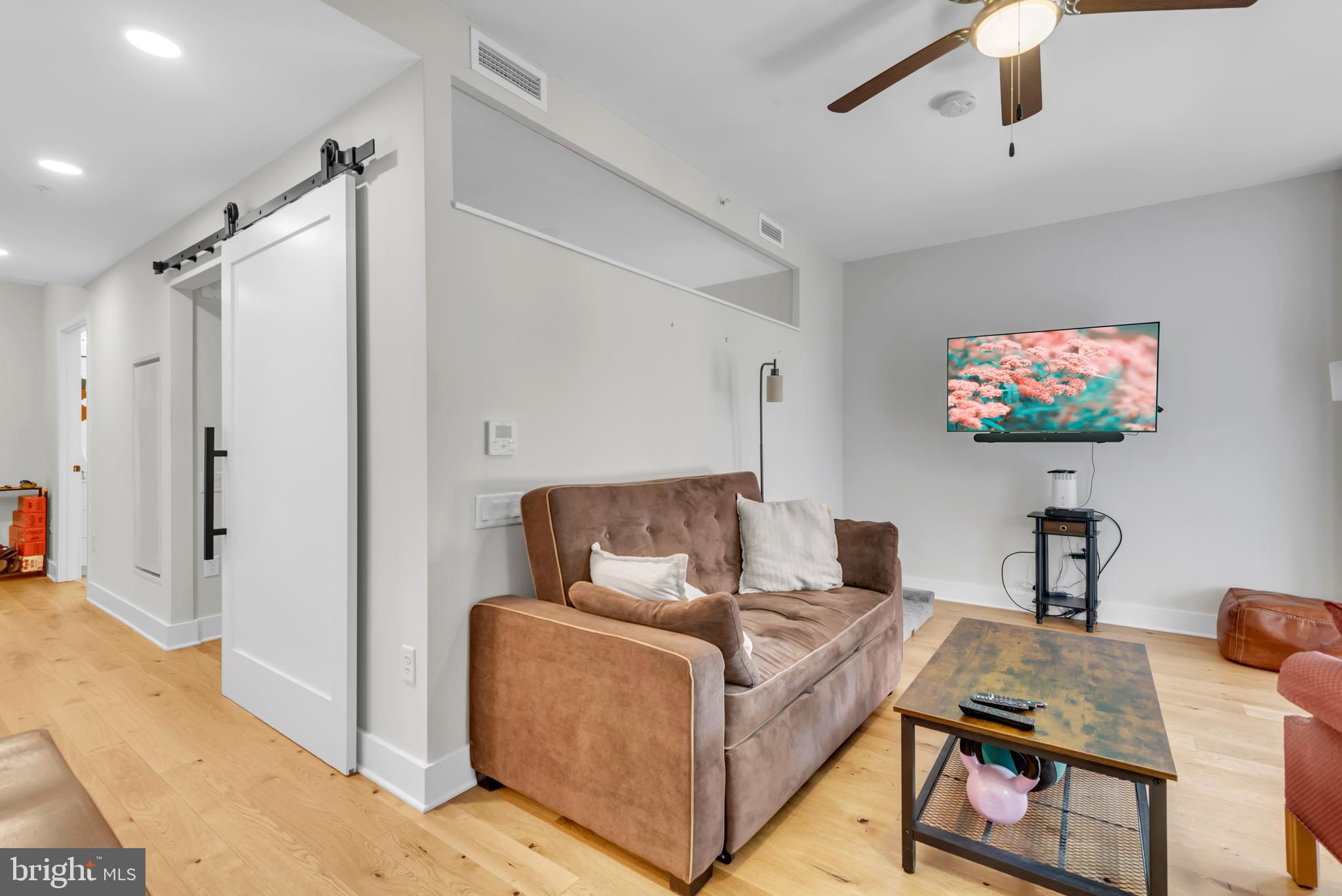 1211 VAN STREET SE 1014