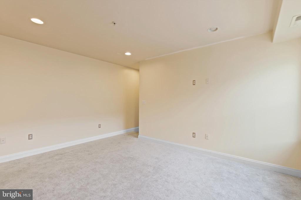 922 MADISON STREET NW Unit: 304