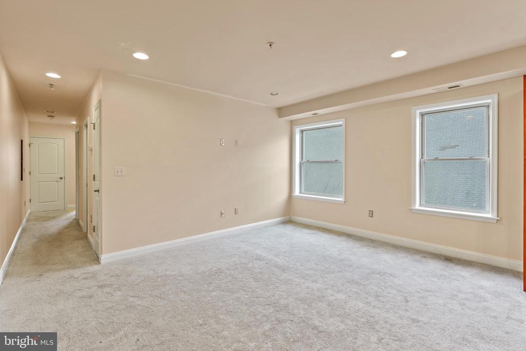 922 MADISON STREET NW Unit: 304