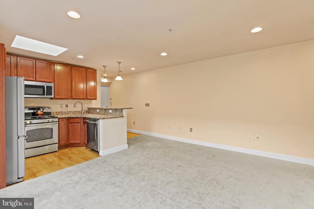 922 MADISON STREET NW Unit: 304