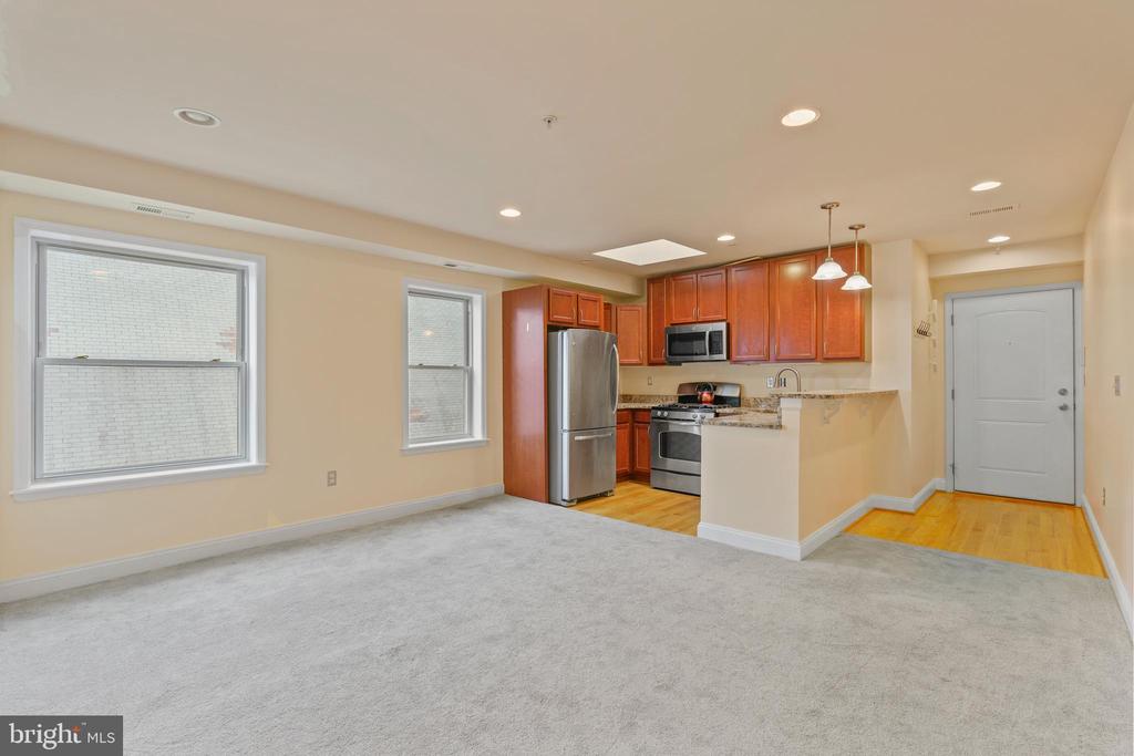 922 MADISON STREET NW Unit: 304